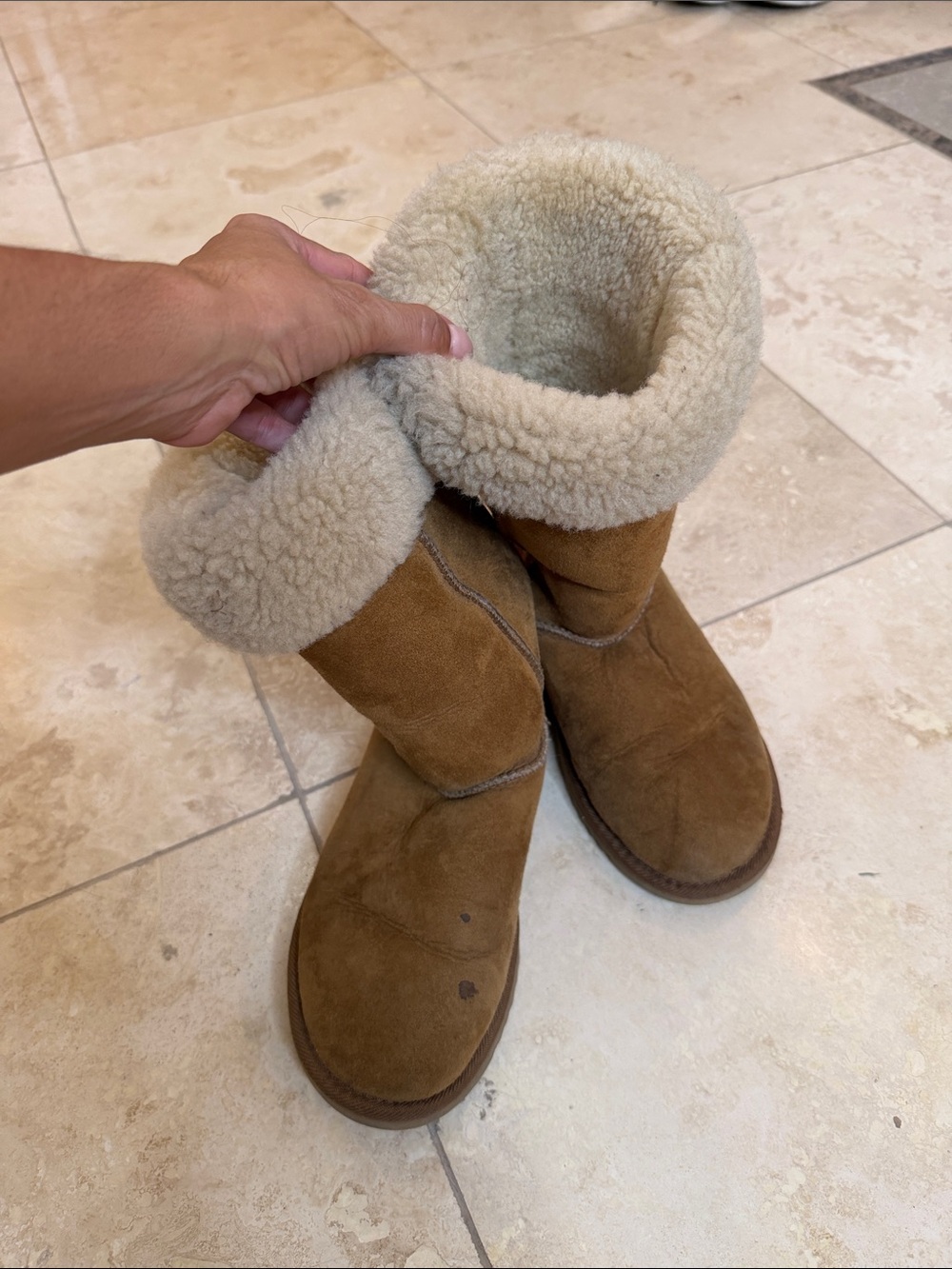 💕Ugg Women's Shearling-Lined Suede Slipper Boots - Tan💕